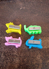 Plastic Small Cute Pencil Sharpener (1 Pc / Mix Design & Color) - Super Bachat