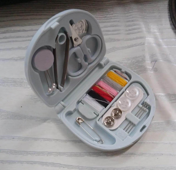 Mini Travel Sewing Kit DIY Sewing Portable Sewing Tool Kits Plastic Sewing Kit Box Beginner Friendly Emergency Sewing Repair Kit with Threads Scissors Hand Sewing Needles - Super Bachat